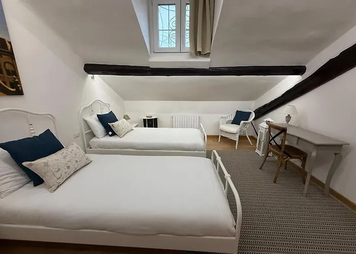 Sunny 2br Penthouse Near Milánó
