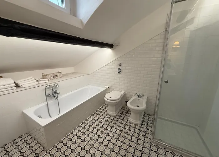 Sunny 2br Penthouse Near * Milánó