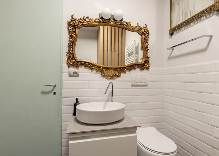 Cairoli E Garage * Milan