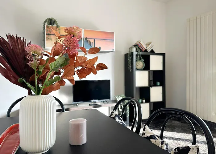 Apartment Red House - Beautiful - Metro M1