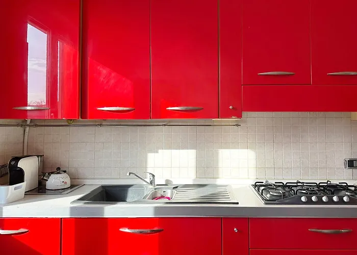 Red House - Beautiful - Metro M1 Mailand
