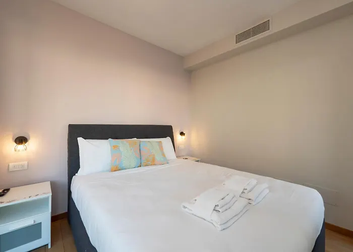Elegante E Luminoso Con Box Auto A Pochi Passi Da Metropolitana M4 Apartment *