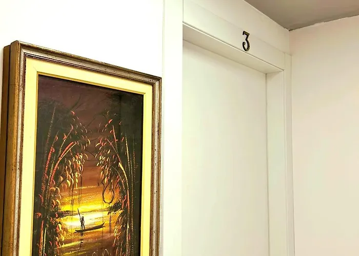 -l' Oasi Del Turista, Room2- Station Vendégház