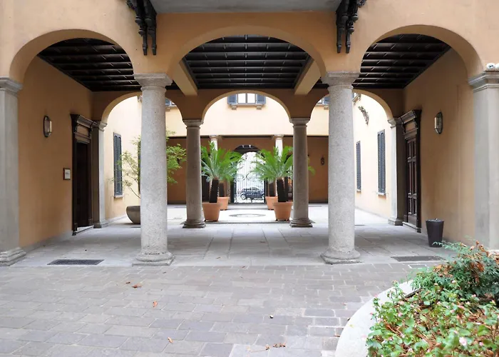 Апартаменты Lanzone Милан