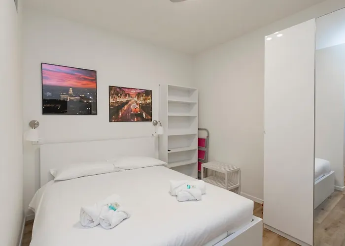 I Host - Pomponazzi Iris * Milán