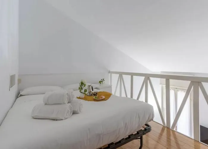 Two-room San Babila Appartement Milaan