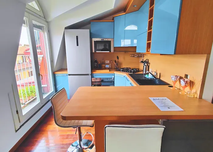 Urban Attic Isola District Milán