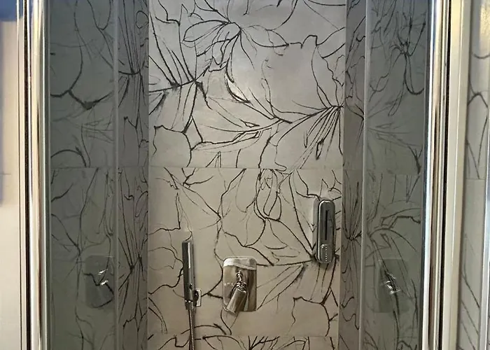 La Casa Di Sole - Corso Buenos Aires - Stazione En-suit ゲストハウス