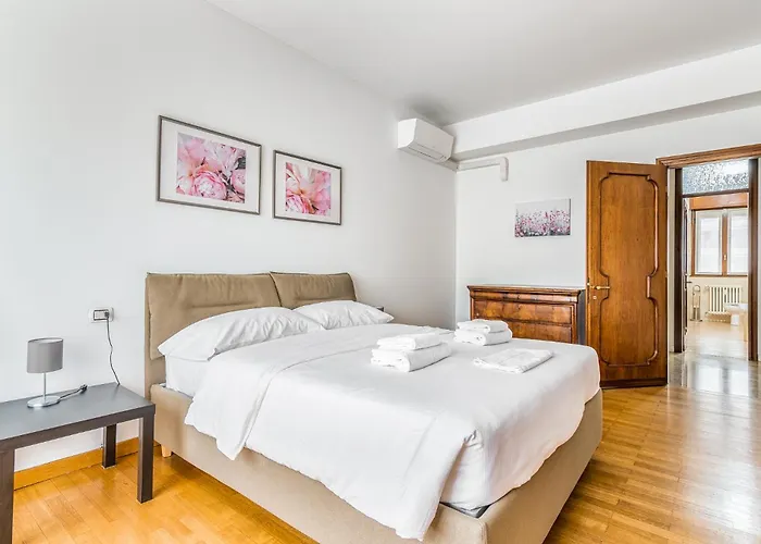 - Brand New 4 Pax Life & The Giulio Cesare 5 Apartman Milánó