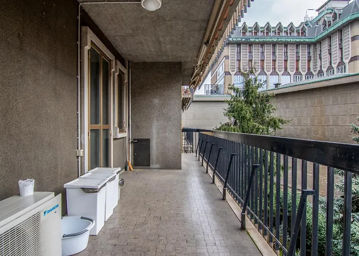 - Brand New 4 Pax Life & The Giulio Cesare 5 * Milánó