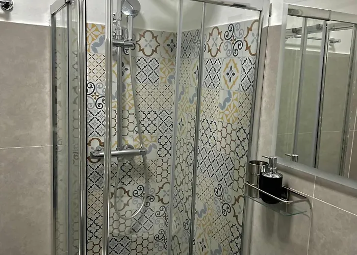 Moderno Bilocale Vicino Navigli E Bocconi * מילאנו
