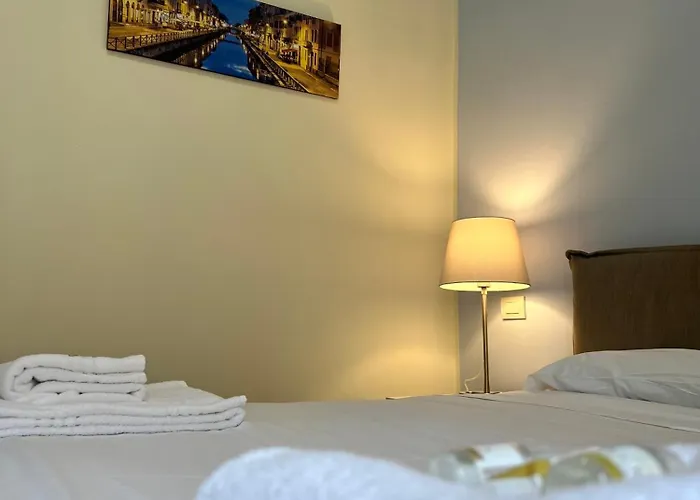 Moderno Bilocale Vicino Navigli E Bocconi * מילאנו