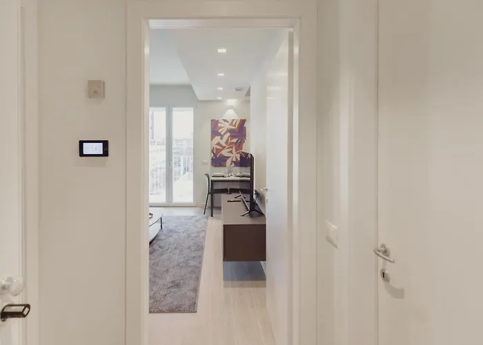 Gohost - Modern And Bright With Terrace And Balcony Daire Milano