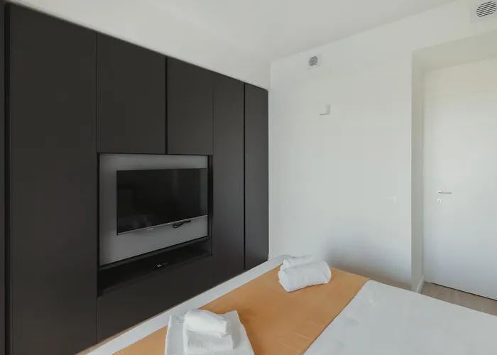 Gohost - Modern And Bright With Terrace And Balcony Daire Milano