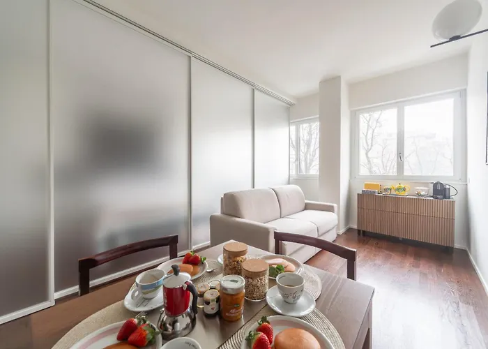 Charming & Bright Near Milan's Fashion District Aparthotel 4*