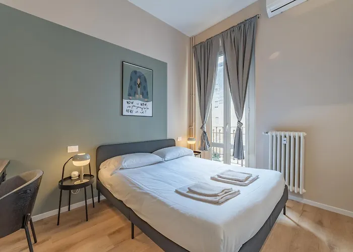 5' From Station, Elegance And Class * 米兰