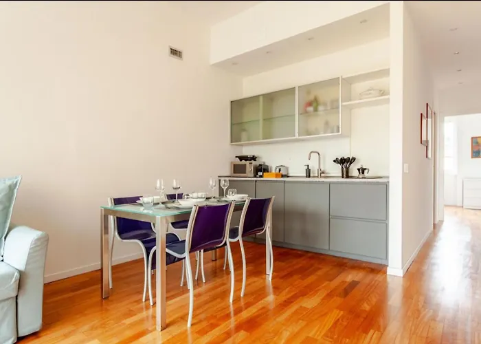 Elegante In Corso Garibaldi 아파트