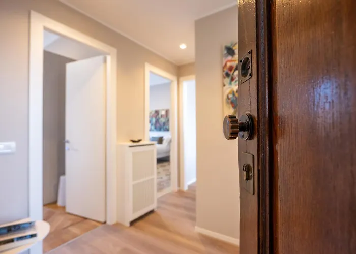 Modern For 4 In Historical Building - Duomo View Appartement