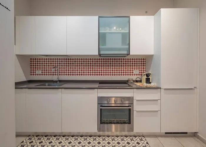 I Host - Cucchi 7 * Milano