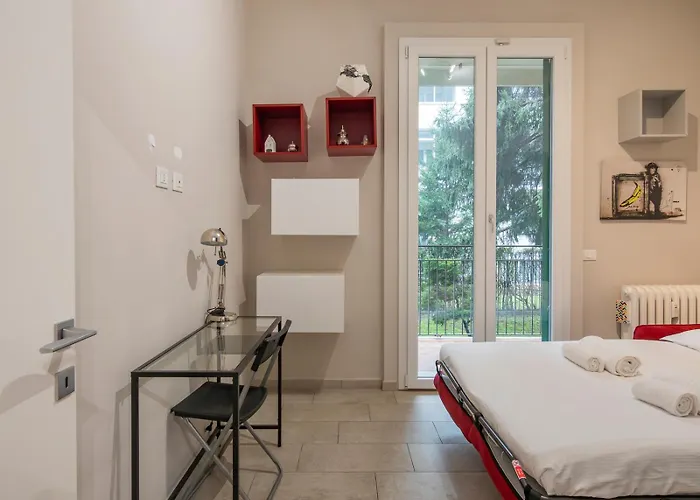 I Host - Cucchi 7 * Milano