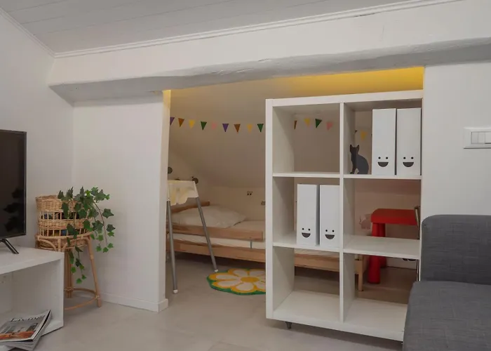 I Host - Jenner 14 * Milan