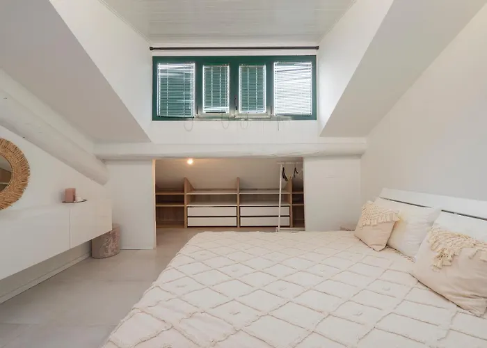 I Host - Jenner 14 * Milan