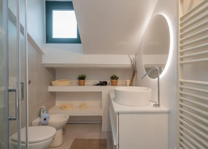 Apartment I Host - Jenner 14 *