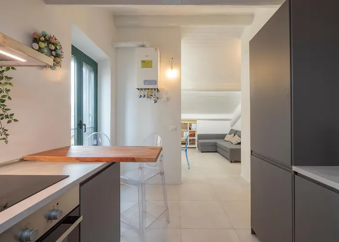 Apartment I Host - Jenner 14 *