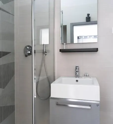 Youhosty - Savona108 * Milan