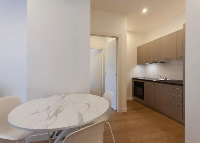 Youhosty - Gioia Tower View Apartament