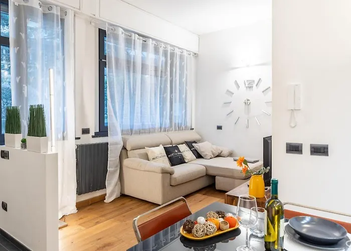 Design I Steps From Fair & Metro Apartment Mailand