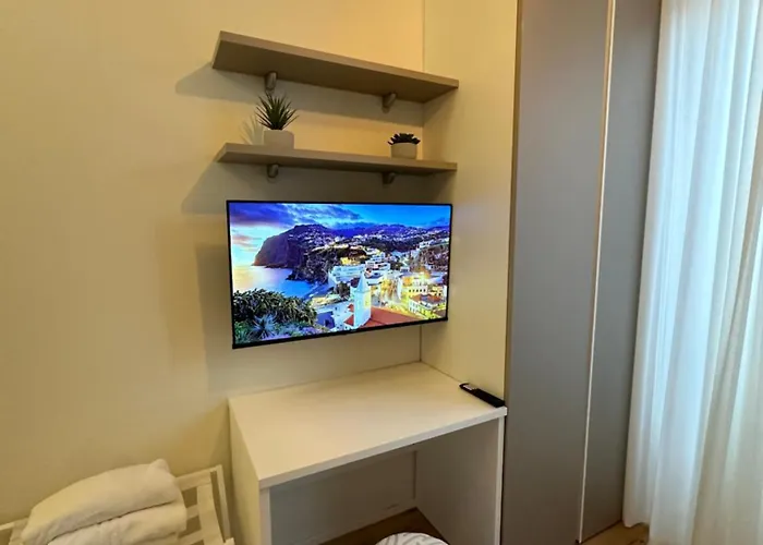 아파트 Duomo Private With Wi-fi Just Steps From The Duomo Demetra 밀라노