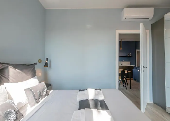 شقة New Two-room A Stone's Throw From The M3 Metro ميلان