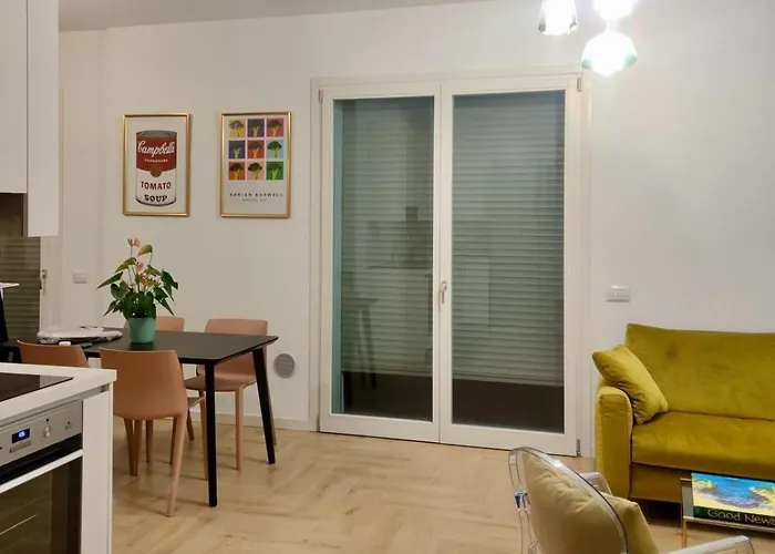 Apartamento Moderno Bilocale Con Ampio Balcone Milão