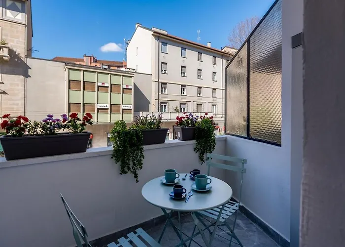 Bright Elegant Flat With Balcony, Portello 公寓