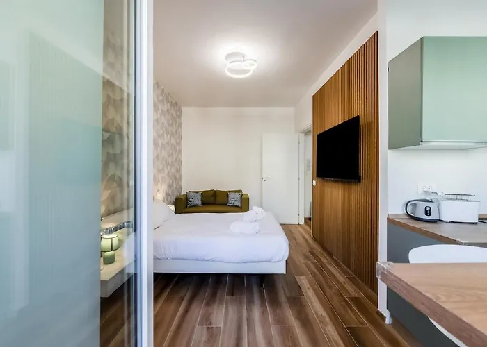 Bright Elegant Flat With Balcony, Portello