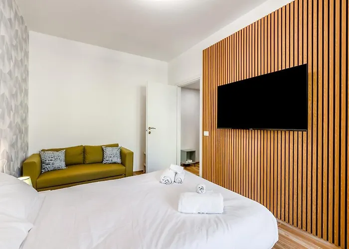 Bright Elegant Flat With Balcony, Portello 公寓