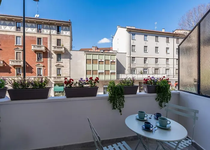 Bright Elegant Flat With Balcony, Portello 公寓