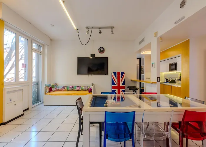 Stylish 8-bed Near Duomo Ideal For Groups Families With Terrace Garden Parking Prázdninový dům *
