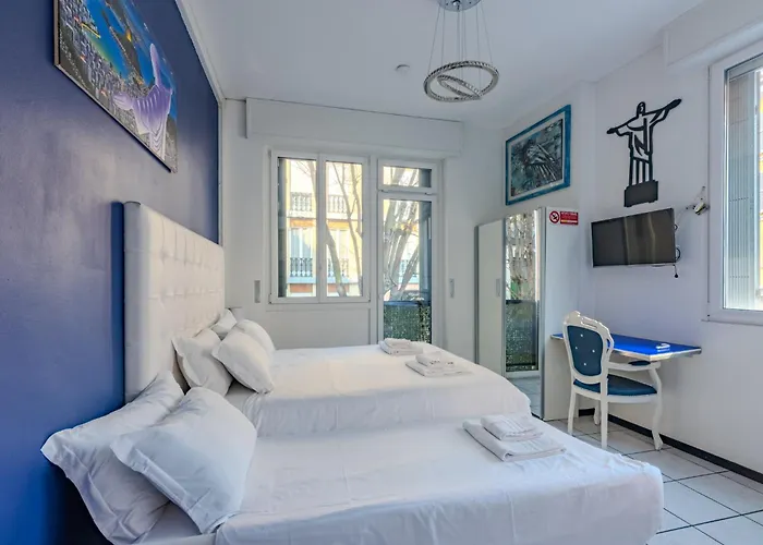 Prázdninový dům Stylish 8-bed Near Duomo Ideal For Groups Families With Terrace Garden Parking Milán