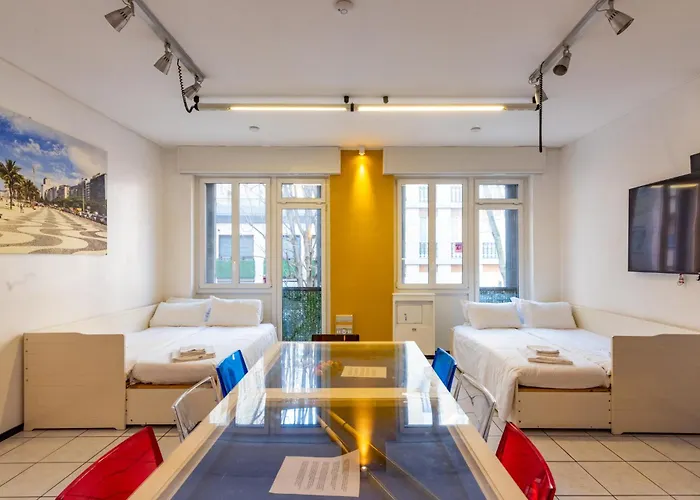 Stylish 8-bed Near Duomo Ideal For Groups Families With Terrace Garden Parking Milán