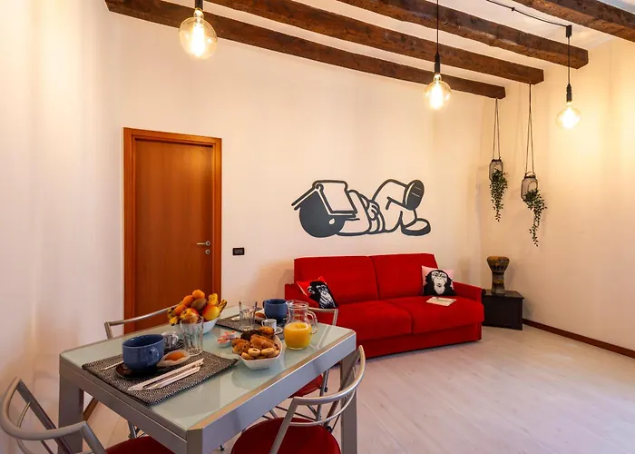 Lecco, 20 - In The Heart Of The Rainbow District * Милан