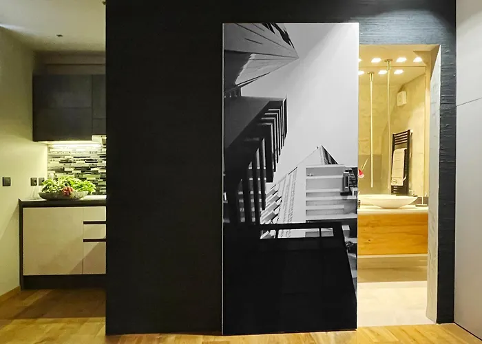Luxury Art & Chromotherapy Downtown - Free Parking * Milán