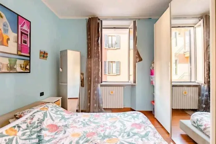 A Quiet And Loving Gem In The Center Of Lägenhet