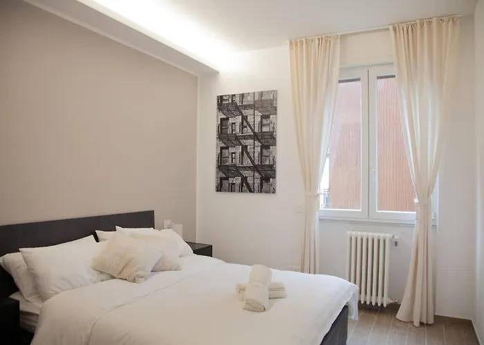 Luxury San Siro Apartment, 5 Min Metro, Balcony & Fast Wifi * ミラノ