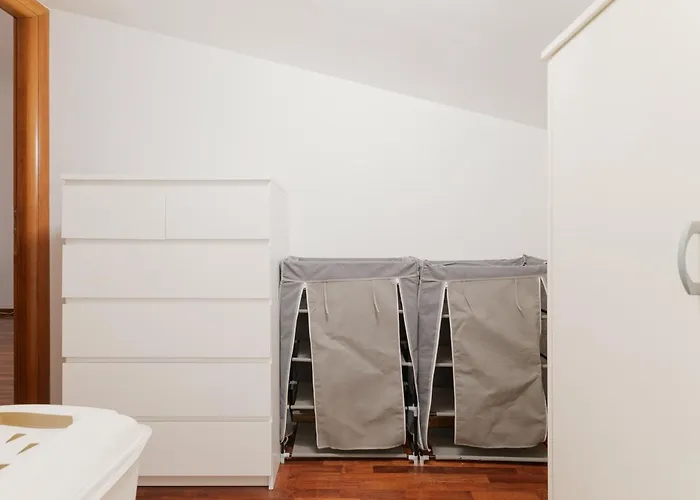 Apartamento Guesthost - Spacious 600 Mt To Metro M3 Comasina Milão