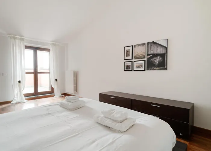 Apartamento Guesthost - Spacious 600 Mt To Metro M3 Comasina