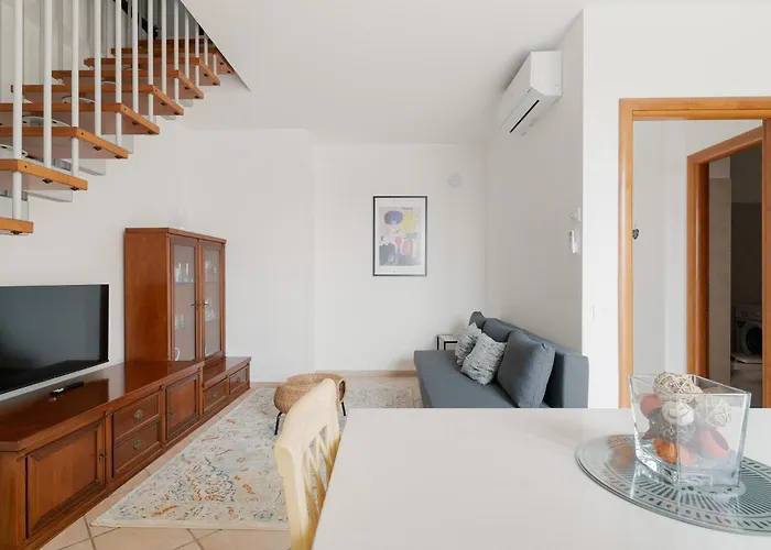 Apartamento Guesthost - Spacious 600 Mt To Metro M3 Comasina