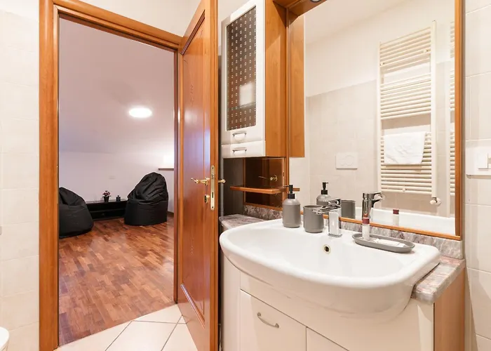 Apartamento Guesthost - Spacious 600 Mt To Metro M3 Comasina *