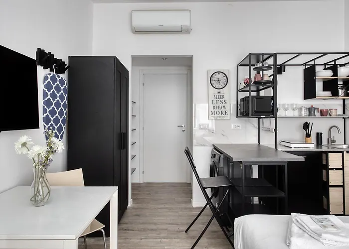 Joivy Stylish Double Near Metro Station * Milaan